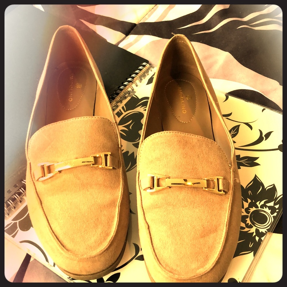 Bandolino  3/4 inch flat loafer.